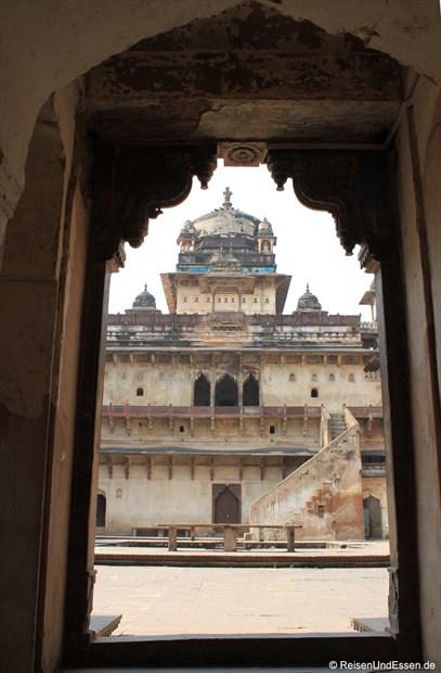 Erster Blick auf Jahangir Mahal im Fort in Orchha