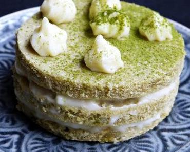 Matcha-Bisquit mit weißer Schoko-Mousse