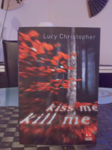 Rezension: Kiss me, kill me von Lucy Christopher