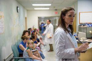 Jennifer Garner als Dr. Eve Saks 