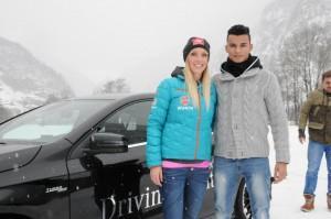 Pascal Wehrlein und Snowboard-Weltmeisterin Isabella Laböck tauschen die Rollen
