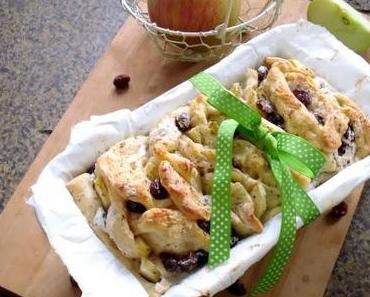 spicy Apfel-Cranberry Pull-Apart Bread