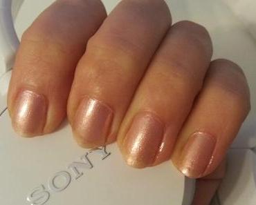 {Review} IsaDora Ray of Light Nagellack and Sony Headphones
