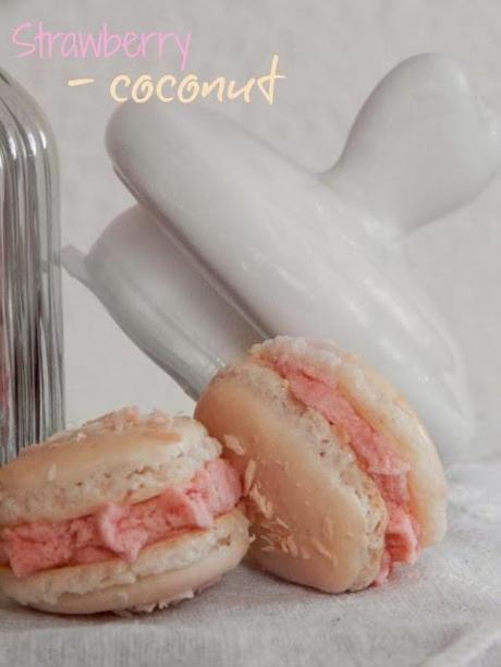 Strawberry-coco Macaroons / Erdbeer Kokos Macarons