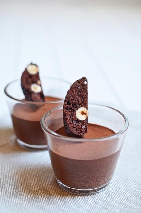 Schokoladenmousse mit Espresso und Haselnuss-Biscotti