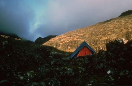 Inka Patroullie neben dem Zelt