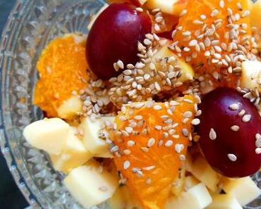 Für die Faschingsfeierei: Käsesalat mit Früchten und Sesam