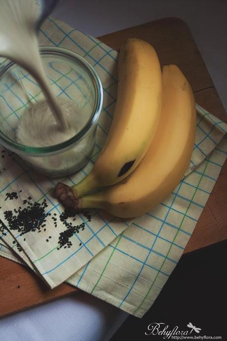 Matcha Banana Smoothie mit Basilikumsamen