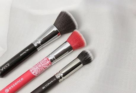 {Review} Essence LE Bloom me up! Brush 