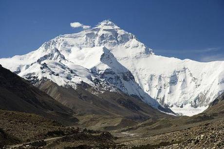 800px-Everest_North_Face_toward_Base_Camp_Tibet_Luca_Galuzzi_2006