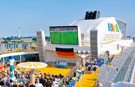 AIDA Kreuzfahrt-Sommer im Zeichen des Fußballs Die FIFA Fussball-Weltmeisterschaft 2014 ™ an Bord erleben