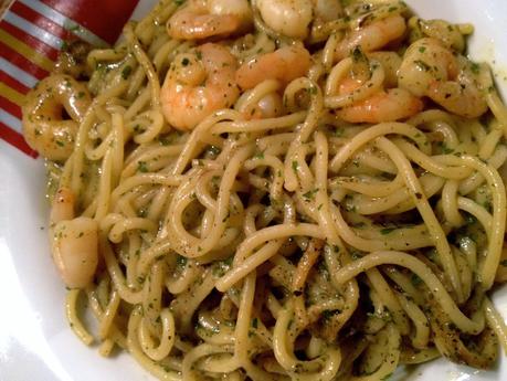 Spaghetti mit Knoblauch-Garnelen und selbstgemachtem Pesto