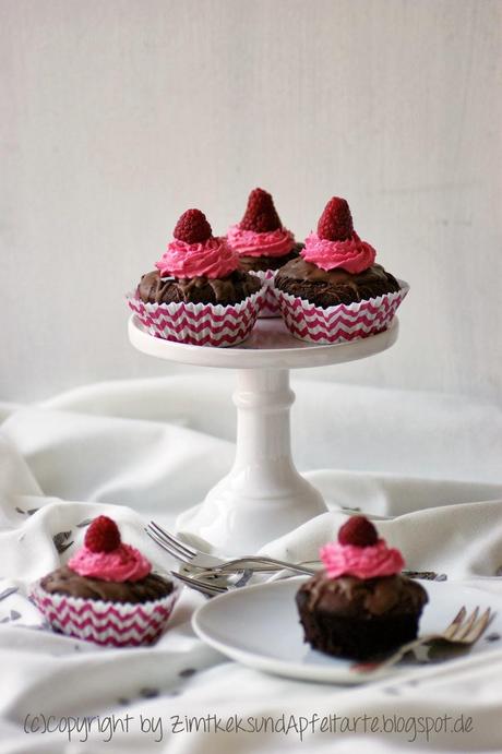 Brownie-Oreo-Cupcakes mit Himbeer-Topping... Große Cupcakeliebe!