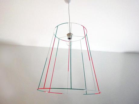 Lampengestell mit Nagellack lackiert