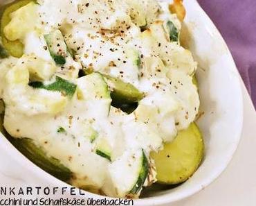Fast Food: Ofenkartoffel mit Zucchini und Schafskäse überbacken