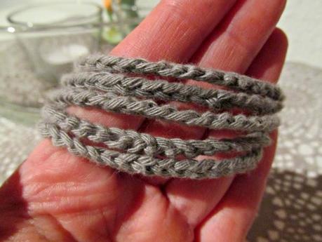 Nachgemacht: Häkelarmband aus der Simply Crochet