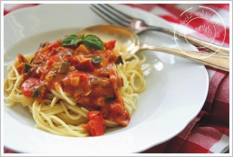 Spaghetti mit Gemüse und Schinken