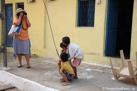 Beim Fotografieren der Kinder in Khajuraho