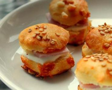 Cheddar-Scones mit Kräutercreme