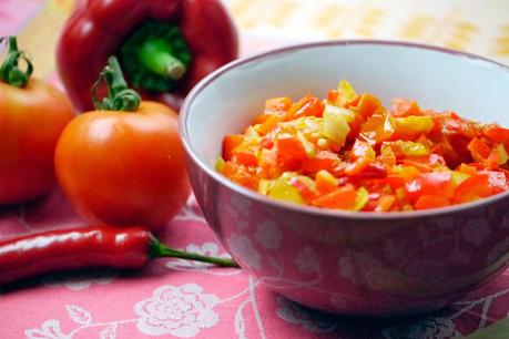 Feurig-scharfe Tomaten-Paprika-Chili-Salsa - perfekt zum Grillfleisch