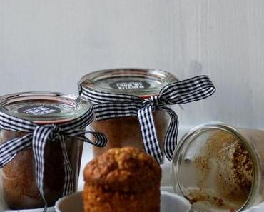 Das Buch "Geschenke aus dem Backofen" und eine wundervolle Idee für Euer Ostermitbringsel: Rüblikuchen im Glas