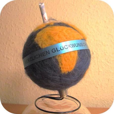 Die Welt ist eine Filzkugel – oder – Das Ei des Kolumbus: Die Erde ist rund und gefilzt