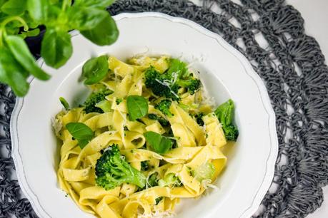Rezept: Jamie Olivers Tagliatelle mit Brokkoli und Pesto 