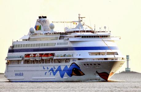 AIDAcara eröffnet Kreuzfahrtsaison in Kiel Reisen rund um Großbritannien und bis nach Spitzbergen