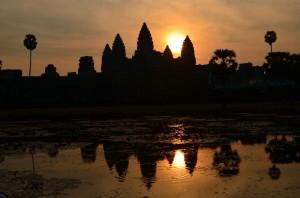 Sonnenuntergang hinter dem Angkor Wat