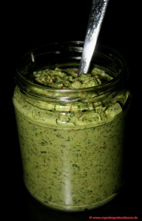 Bärlauchpesto, veganes Pesto, Pesto selbst machen, Rezepte mit Bärlauch, Pesto mit wenig Öl, glutenfreies Pesto, veganes Rezept