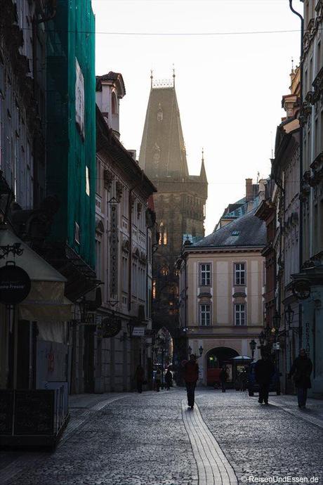 Fußgängerzone in der Prager Altstadt und Pulverturm