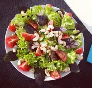 Salat mit Red Basilikum