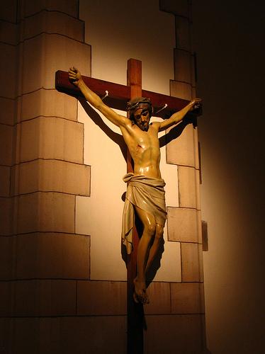 Jesus hängt am Kreuz - Kreuzigung