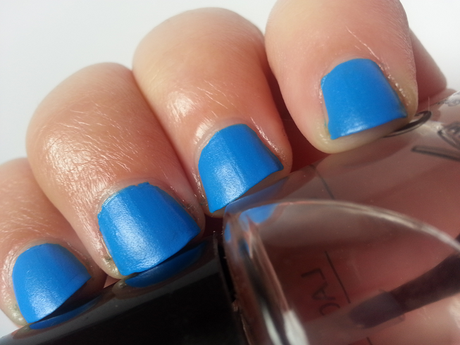 Review & Swatch: KIKO Denim Nail Lacquer Farbe: Essential Sky Blue