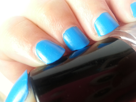 Review & Swatch: KIKO Denim Nail Lacquer Farbe: Essential Sky Blue