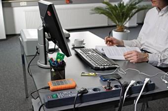 Technische Ausfälle der Elektronik aufgrund von Überspannungsschäden können im Arbeitsalltag ärgerlich und teuer werden. Technische Ausfälle der Elektronik aufgrund von Überspannungsschäden können im Arbeitsalltag ärgerlich und teuer werden. Foto: djd/Hugo Brennenstuhl GmbH & Co.KG