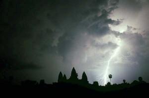 Gewitter Blitz am Angkor Wat