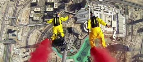 BASE Jump vom höchsten Gebäude der Welt