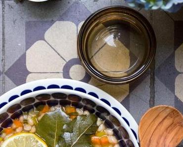Weisse Bohnen Suppe mit Bärlauchhaselnusspesto und viel Zitrone