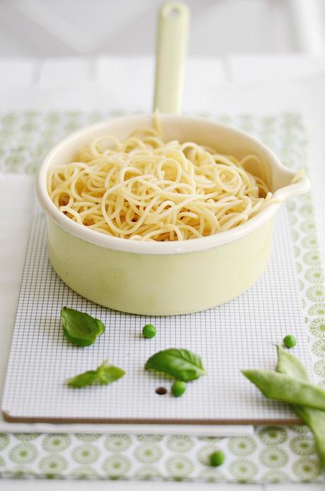 [Nachgekocht]  Spaghetti mit Currysauce, Erbsen und Feta