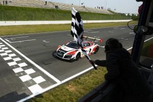 Beeindruckende Leistung von van der Linde (Bild: ADAC Motorsport)