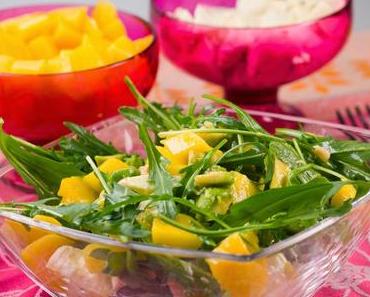 [Low Carb] Rucola-Mango-Salat mit Pinienkernen und Orangendressing