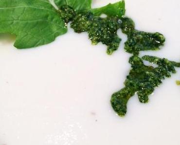 Weiße Mairübchen-Creme-Suppe mit Bärlauchpesto