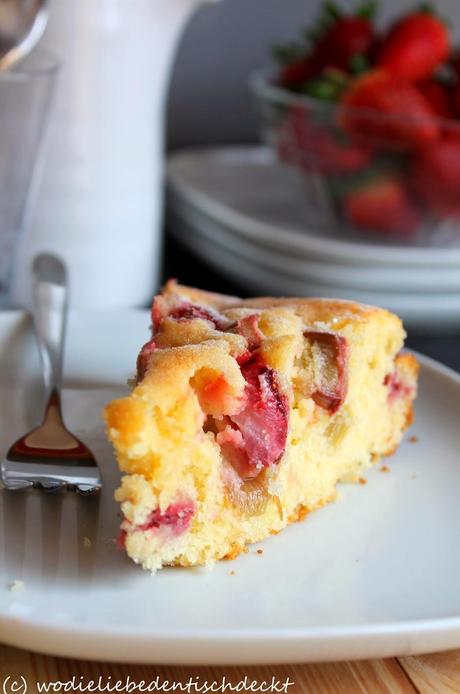 Joghurtkuchen mit Erdbeeren und Rhabarber + TV-Tipp
