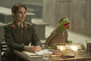 Kermit mit Tina Fey (als Aufseherin Nadya) im sibirischen Gulag