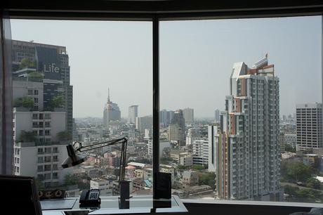 Arbeiten im W Hotel mit Blick auf Bangkok
