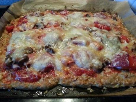 Low Carb Pizza mit Thunfischboden