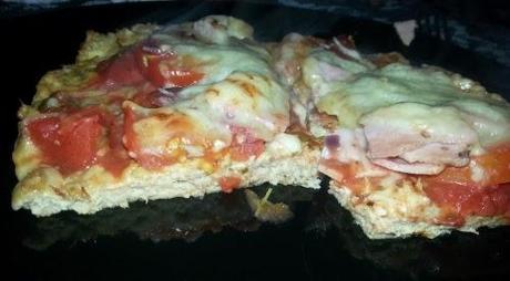 Pizzaschnitten mit fluffigem Thunfischboden