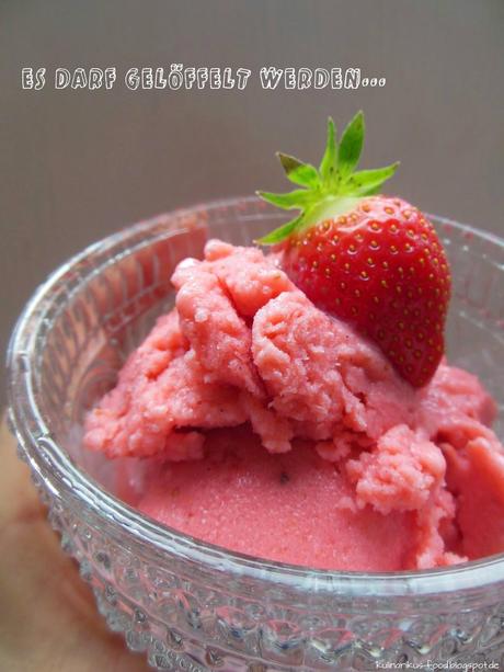 Der Sommer wird köstlich: Erdbeer-Joghurteis mit Vanille (ohne Eismaschine)