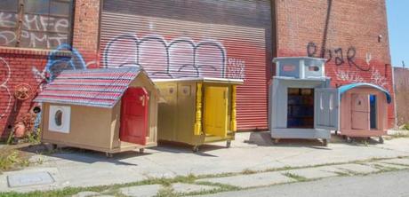 Homeless Homes Project: Aus Sperrmüll entstehen kleine Häuser für Obdachlose